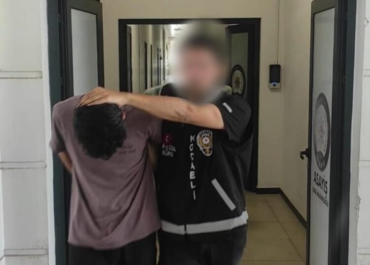 2 kisiyi dolandiranlar Altin dolarla koprude yakalandi kocaeli