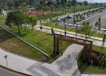 Basiskele Seymen Millet Bahcesi Aileler keyifli anlar file