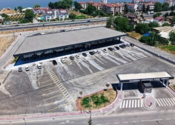 Baskan Buyukakin Karamursel Golcuk Otogarlari Eski Yeni file