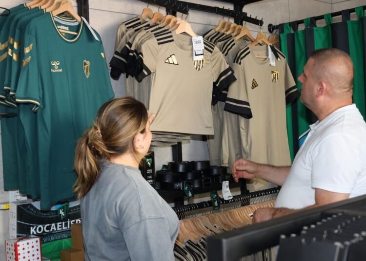 Buyuksehir Yesil Siyah sevdayi Kocaeliye yayiyor file