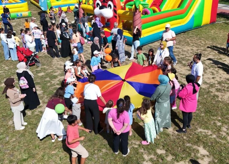 Golcuk Millet Bahcesi cocuk kahkahalariyla senlendi file