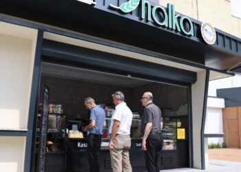 Halka Kafe Mola Parkta hizmete girdi file