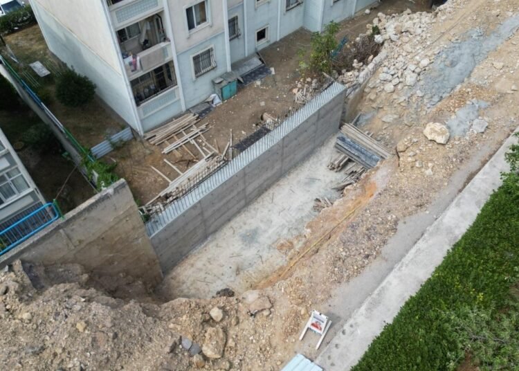 Izmit Riskli istinat duvari yikildi yeniden insa ediliyor kocaeli