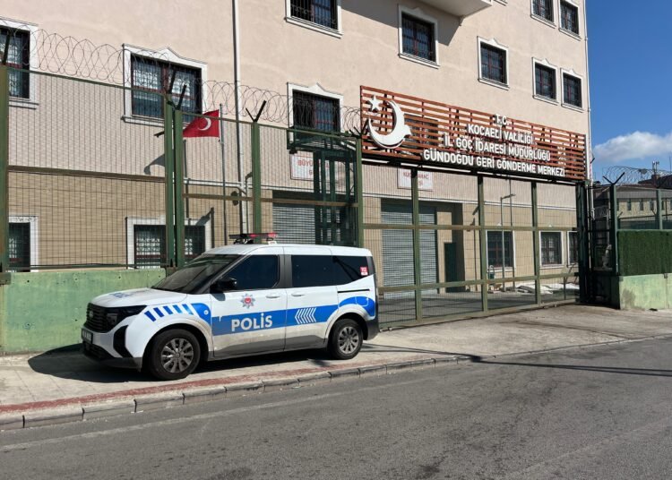 Jandarma meslektasinin tabancasindan kazara yaralandi kocaeli