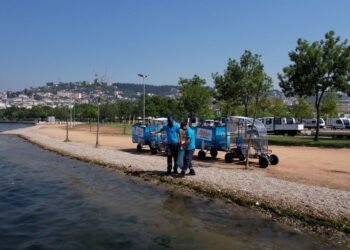 Kocaeli Buyuksehir Sahilleri Temiz Tutmak Icin Calisiyor file