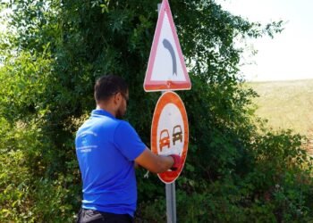 Kocaeli Buyuksehir kirsal ulasim levhalarini yeniliyor file