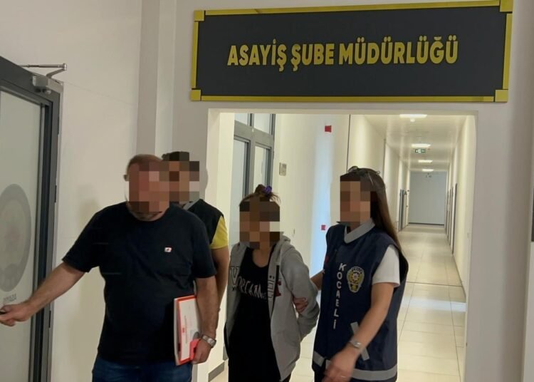 Kocaeli Evlerden 500 bin TLlik ziynet calan kadin tutuklandi kocaeli