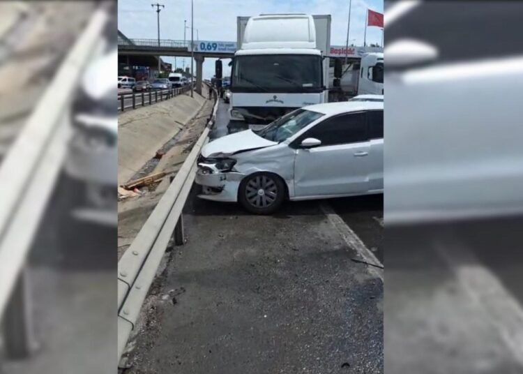 Kocaelide 10 aracli zincirleme kaza 2 yarali kocaeli