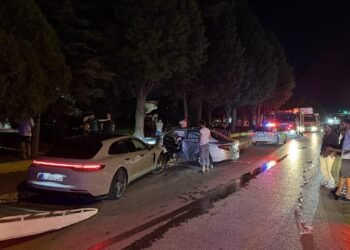 Kocaelide 2 otomobil carpisti 4 yarali kocaeli