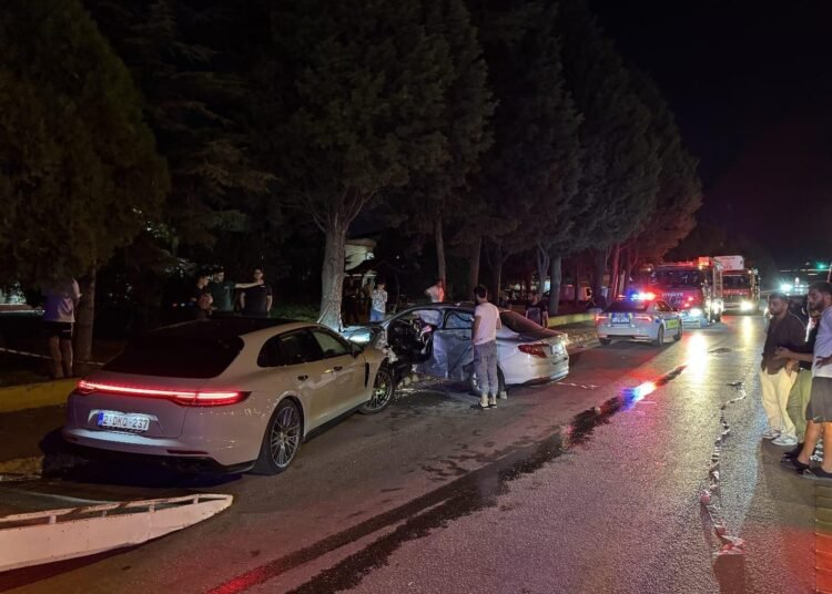 Kocaelide 2 otomobil carpisti 4 yarali kocaeli