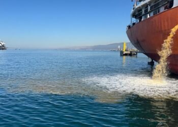 Kocaelide Denizi Kirleten Gemi Tespit Edildi file