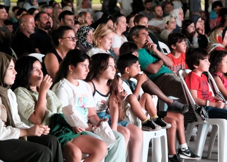 Kocaelililer Izmitte film izliyor Meydan sinema adresi file