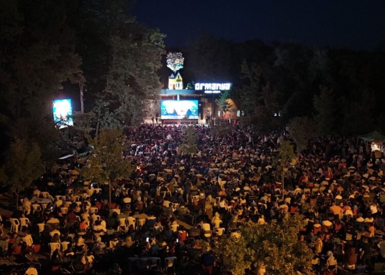 Ormanya Gece Sinemasi 5 Bin Kisiyle Rekor file