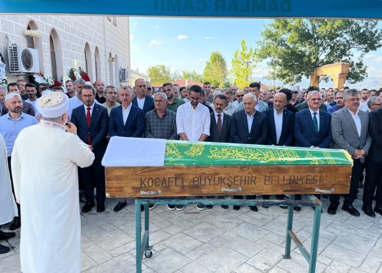 Yildirim eski danisman Serimin babasinin cenazesine katildi kocaeli