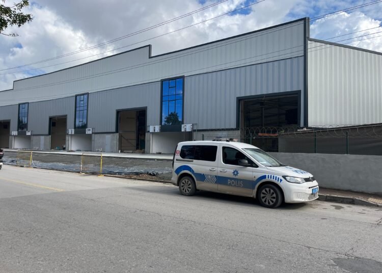 Beton dokumu Elektrik akimina kapilan isci agir yarali 12kocaeli