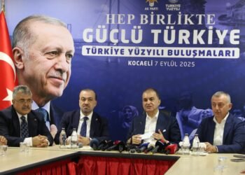 Celik CHP Ozelde ciddi siyasi navigasyon problemi kocaeli