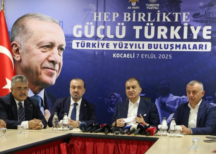 Celik CHP Ozelde ciddi siyasi navigasyon problemi kocaeli