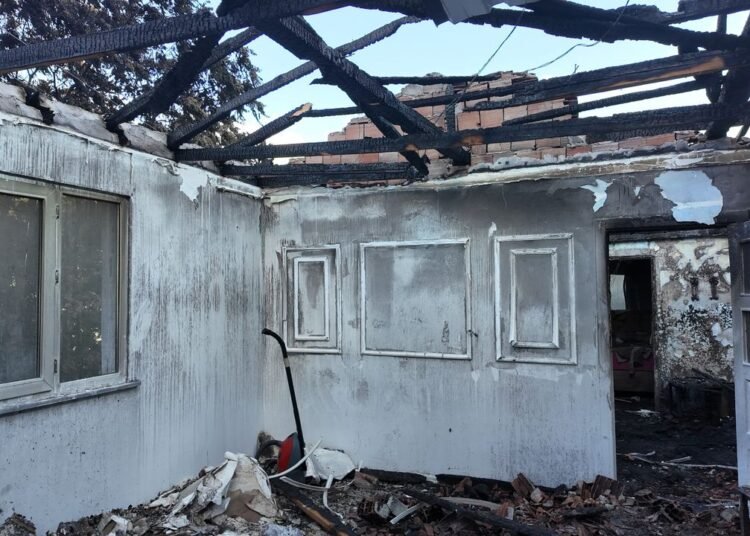 Kocaeli BSBden evi yanan vatandasa yardim eli file