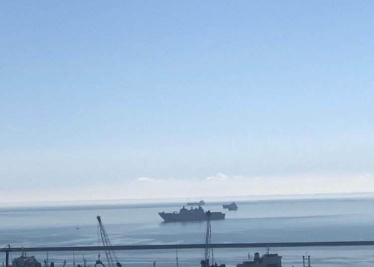 Kocaeli Kandira Kargo gemisi karaya oturdu file