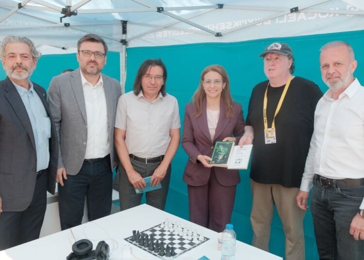 Kocaeli Yerel yazarlar fuarda file