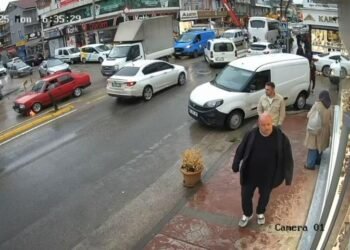 Otomobil alev alev yandi o anlar kamerada 12kocaeli