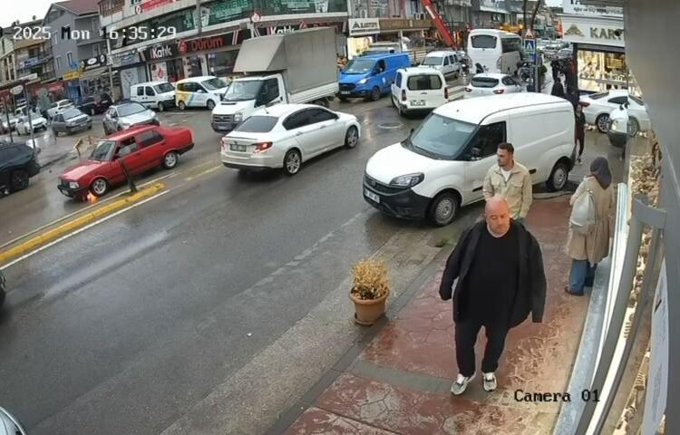 Otomobil alev alev yandi o anlar kamerada 12kocaeli