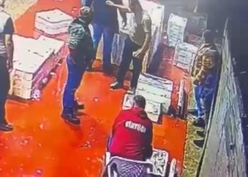 Soluk borusuna meyve takildi Heimlich kurtardi 12kocaeli