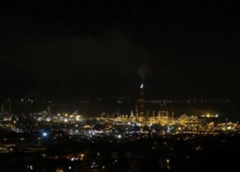 KOCAELİ’DE TÜPRAŞ RAFİNERİSİNDE KORKUTAN PATLAMA VE YANGIN