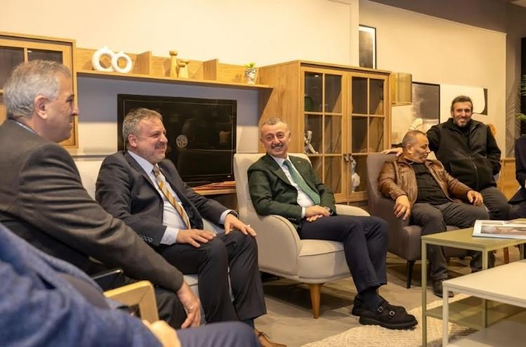 Başkan Büyükakın’dan Zincirlikuyu çıkarması: Esnafla birebir temas