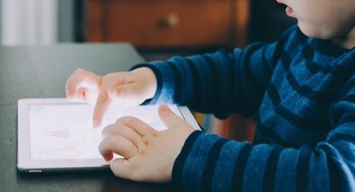 TBMM’de Çocuklara İnternet ve Sosyal Medya Sınırı Önerisi