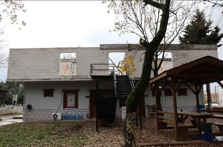 KARTEPE’DE CENAZE HİZMETLERİ BİNASI YENİLENİYOR