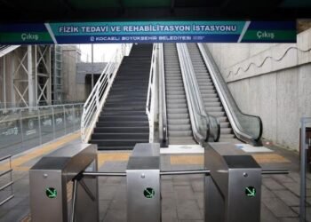 ŞEHİR HASTANESİ’NDE YÜRÜYEN MERDİVENLER BAKIMA ALINIYOR