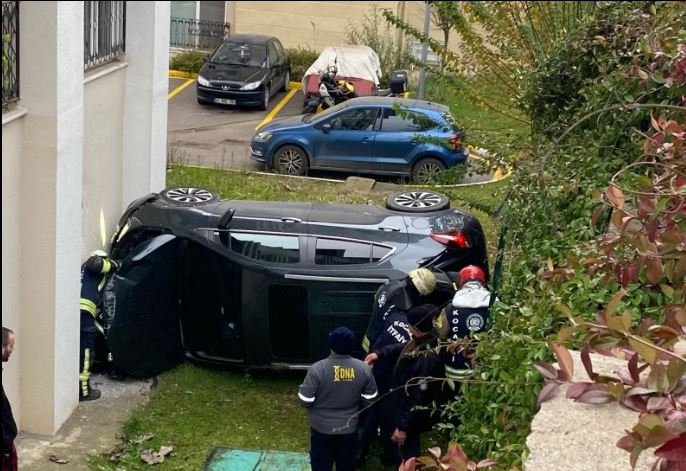 Otomobil İstinat Duvarından Düştü: Anne ve Kızı Yaralandı