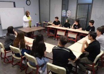 Akademi Liseler Geleceği Şekillendiriyor