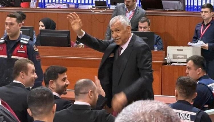 Zeydan Karalar: “Belediye başkanlarının ihaleye müdahale etme yetkisi yok”