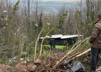Kartepe’de Belediye Otobüsü Şarampole Yuvarlandı: 22 Yaralı