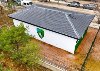 Şehrin Enerjisine Yeşil-Siyah Dokunuş: Kocaelispor Temalı Trafo Binasi İlgi Çekti