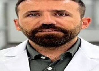 ‘Uzun süre ekrana bakmak göz ve kas sistemini zorluyor’