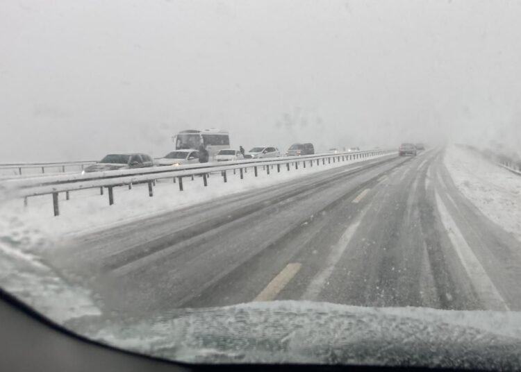 Kandıra Yolunda Trafik Felç Oldu