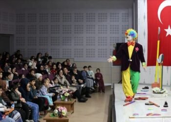 Kartepe’de Yarıyıl Tatili Coşkusu Tiyatro ile Başladı