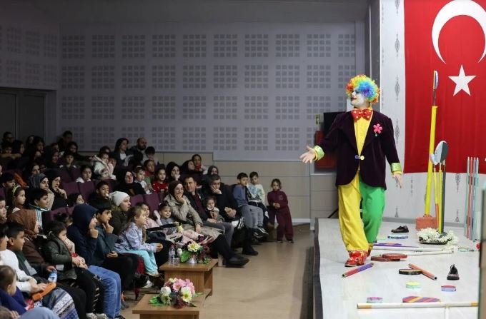 Kartepe’de Yarıyıl Tatili Coşkusu Tiyatro ile Başladı