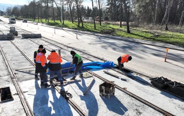 Kartepe Tramvay Hattında Raylar Döşenmeye Başladı