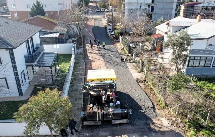 Gölcük’te 150 Cadde ve Sokakta Yoğun Mesai