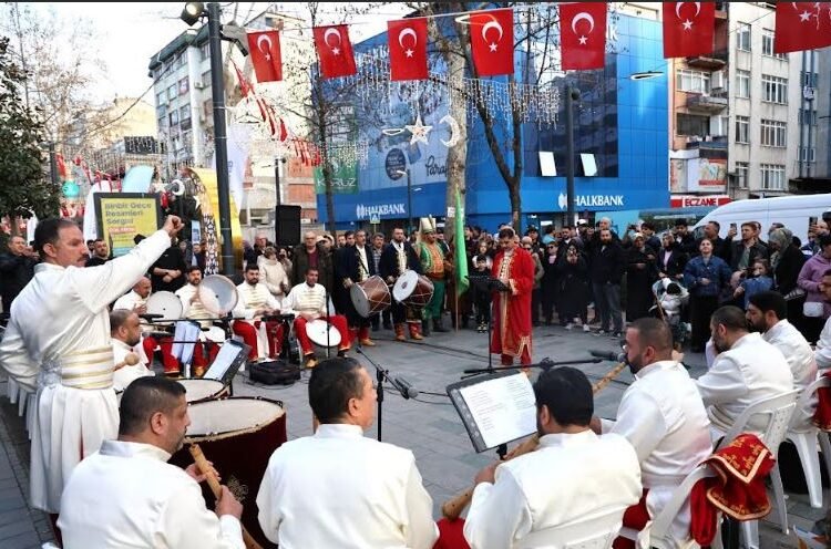 İzmit’te Ramazan Coşkusu İlahi Ezgilerle Başladı