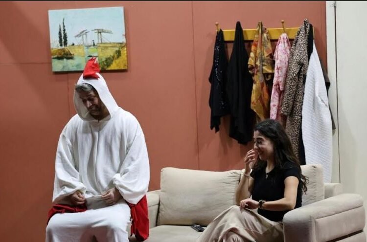 Kartepe’de Tiyatro Akşamı: “Git Başımdan” Sahne Aldı