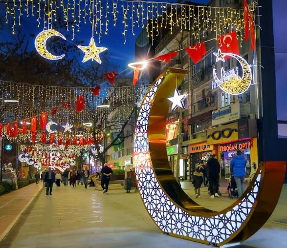 Tahir Büyükakın: “Ramazan Ayı Özümüze Dönüşün Vaktidir”