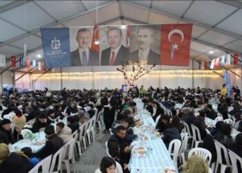 Gebze’de Ramazan bereketi aynı sofrada yaşanıyor