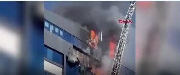 Kocaeli’de 7 Katlı İş Merkezinde Yangın Paniği