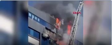 Kocaeli’de 7 Katlı İş Merkezinde Yangın Paniği