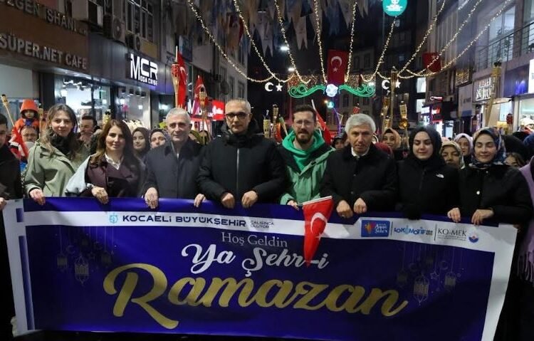 Gebze, Ramazan’a Özel “Fener Alayı” ile Işıl Işıl Oldu